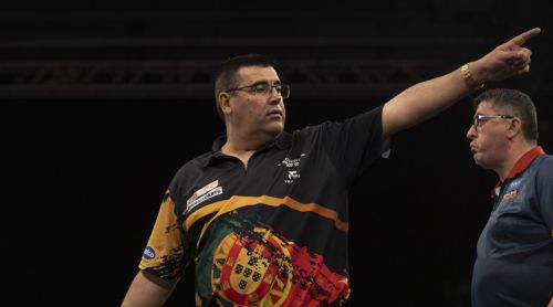 Jose de Sousa zeigt Mensur Suljovic wo es langgeht