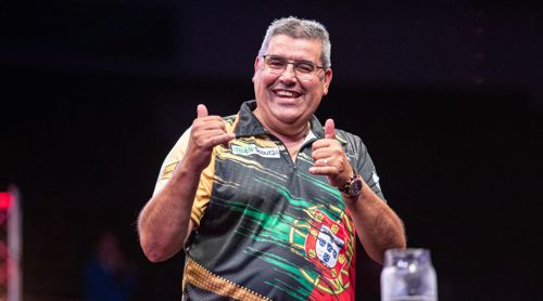 Jose de Sousa zeigt seine Zufriedenheit