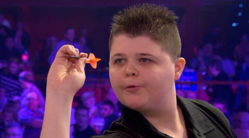 Justin van Tergouw wirft Darts