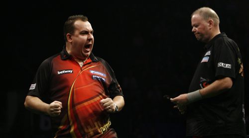 Kim Huybrechts und Raymond van Barneveld trennen sich am zweiten Spieltag der Premier League Darts mit einem Remis