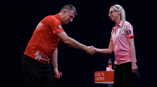 Krzysztof Ratajski gewinnt das Duell Mann gegen Frau