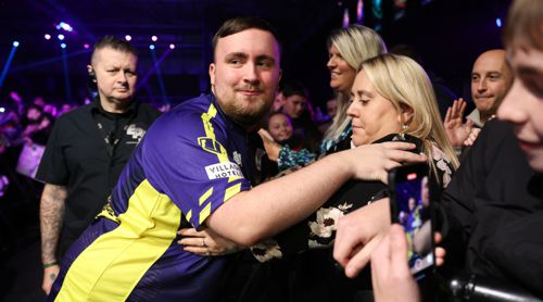 Luke Littler und seine Mutter