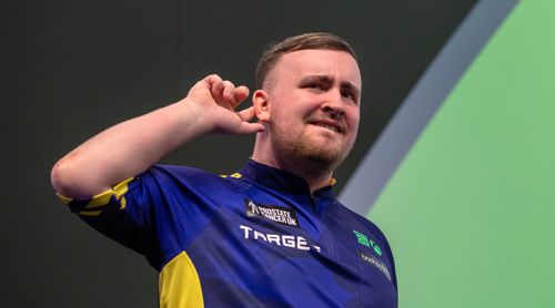 Luke Littler hört auf die Fans