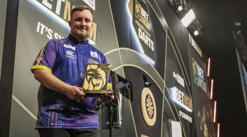 Luke Littler mit dem vierten Tagessieg der Premier League