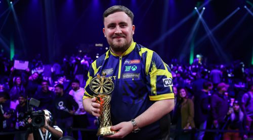 Luke Littler gewinnt die Premiere des Saudi Arabia Darts Masters
