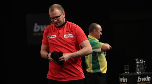 Mark Webster verliert 9-Dart-Shootout gegen Darren Webster