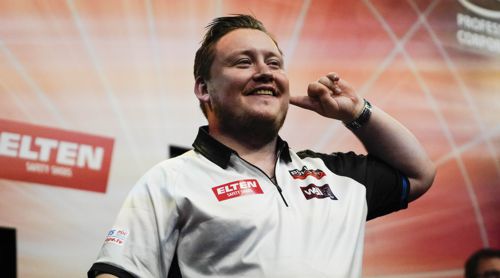 Martin Schindler kommuniziert mit den Fans