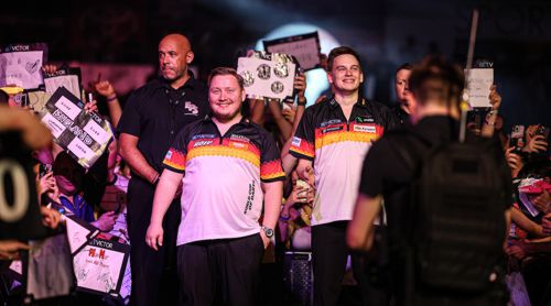 Martin Schindler und Ricardo Pietreczko mit Freude beim Walk on