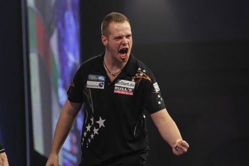 Max Hopp besiegt Vincent van der Voort in der ersten Runde der Dart Weltmeisterschaft 2017