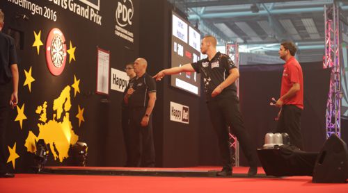 Max Hopp beim European Darts Grand Prix 2016