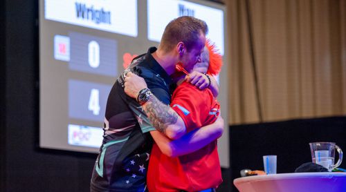 Max Hopp besiegt Peter Wright