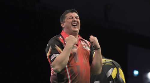 Mensur Suljovic freut sich riesig über seinen Sieg gegen Daryl Gurney
