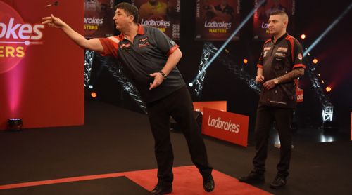 Mensur Suljovic vergibt Matchdarts gegen Nathan Aspinall