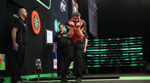 Mensur Suljovic freut sich riesig über seinen Sieg