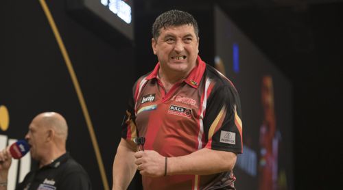 Mensur Suljovic zeigt Zähne