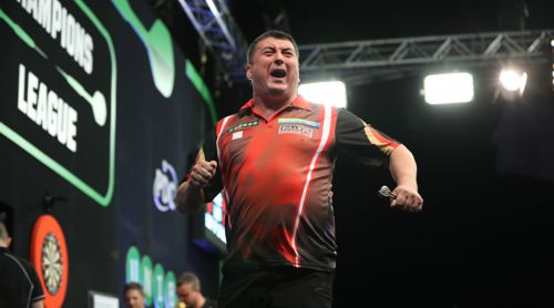 Mensur Suljovic rastet nach seinem Sieg gegen Weltmeister Gary Anderson förmlich aus
