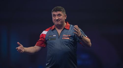 Fallon Sherrock wirft Mensur Suljovic aus der Weltmeisterschaft