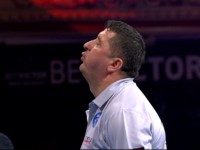 Mensur Suljovic ärgert sich, dass seine Leistung im Viertelfinale nicht reicht, um James Wade zu gefährden