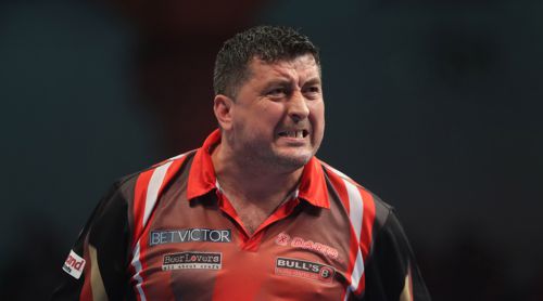 Mensur Suljovic zeigt Zähne