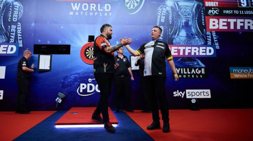 Michael Smith bezwingt Chris Dobey