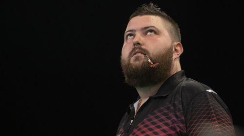 Michael Smith steckt aus Verzweiflung einen Dart in den Mund