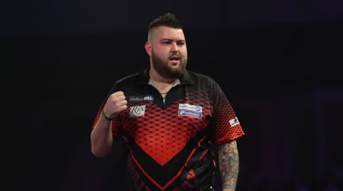 Michael Smith rettete sich mit Ach und Krach in die zweite Runde der Weltmeisterschaft