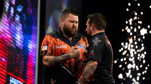 Michael Smith und Jonny Clayton unbeeindruckt vom Feuerwerk