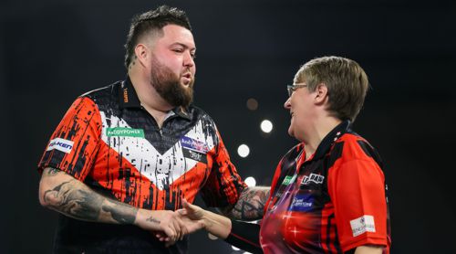 Michael Smith bezwingt Lisa Ashton