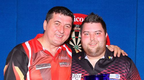 Michael Smith gewinnt die Gibraltar Darts Trophy