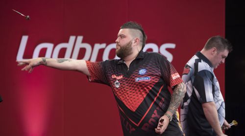 Michael Smith besiegte Daryl Gurney in einem Krimi