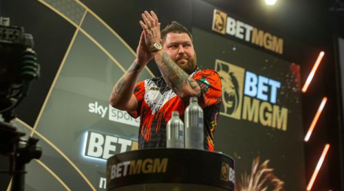 Michael Smith applaudiert sich selbst