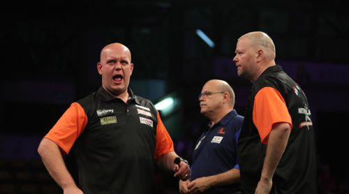 Michael van Gerwen und Raymond van Barneveld gewinnen für die Niederlande erst im Doppel gegen Team USA