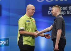 Michael van Gerwen und Ryan Harrington, Sohn von Rod Harrington