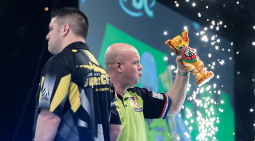 Michael van Gerwen bekam den Berliner Bär überreicht