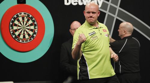 Michael van Gerwen behauptet die Tabellenführung in der Premier League Darts