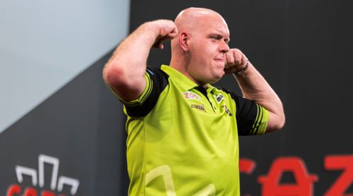 Michael van Gerwen zeigt seine Muskeln