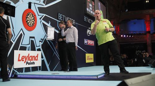 Michael van Gerven auf der Bühne des World Matchplay in Blackpool