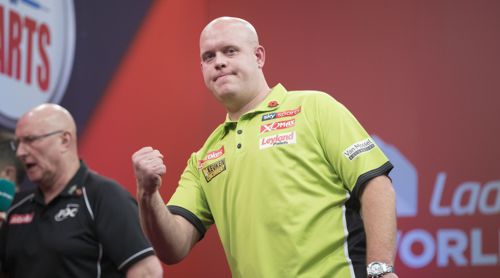 Michael van Gerwen freut sich über den Einzug in das Halbfinale der World Series