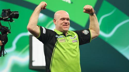 Michael van Gerwen zeigt seine Muskeln
