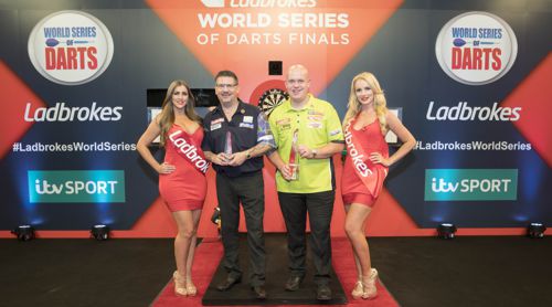 Michael van Gerwen, Gary Anderson und die Walk on Girls