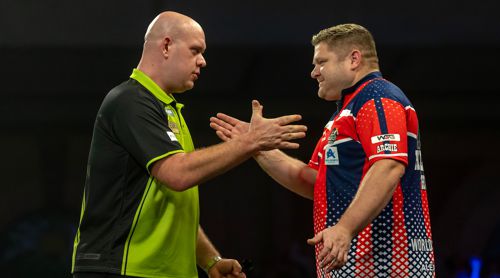 Michael van Gerwen bezwingt James Hurrell