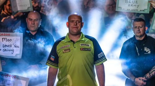 Michael van Gerwen angestrahlt
