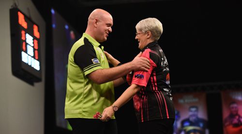 Michael van Gerwen mit Whitewash gegen Lisa Ashton