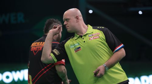 Michael van Gerwen bezwingt Namensvetter Smith