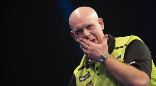 Michael van Gerwen Mund abwischen, weiter machen