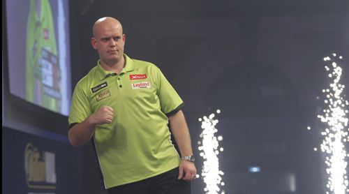 Michael van Gerwen ist nach dem Sieg über Daryl Gurney weiterhin auf Titelkurs