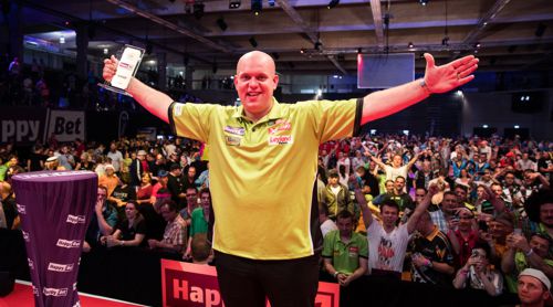 Michael van Gerwen besiegte Mensur Suljovic im Finale des European Darts Matchplay mit 6:3