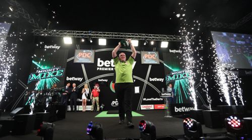 Michael van Gerwen besiegte Peter Wright im Finale der Premier League Darts mit 11:10 und gewinnt damit diesen wichtigen Titel zum insgesamt dritten Mal