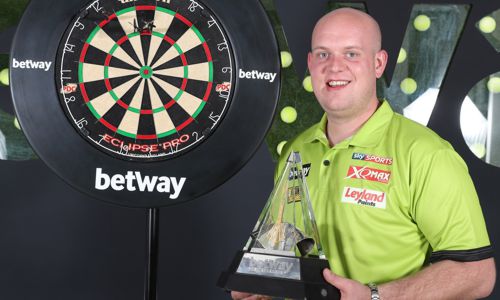 Michael van Gerwen und die Premier League Trophy
