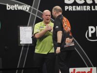 Michael van Gerwen schafft nach einem 3:6 Rückstand noch ein Unentschieden gegen Raymond van Barneveld